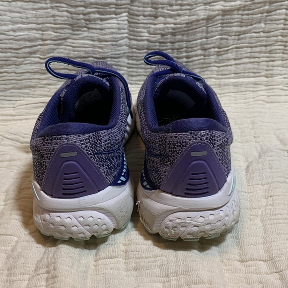 BROOKS TENNIS SHOES - Picture 4 of 7